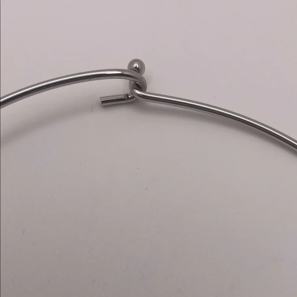 Elegant Silver and Purple Pendant Necklace - Picture 3 of 4